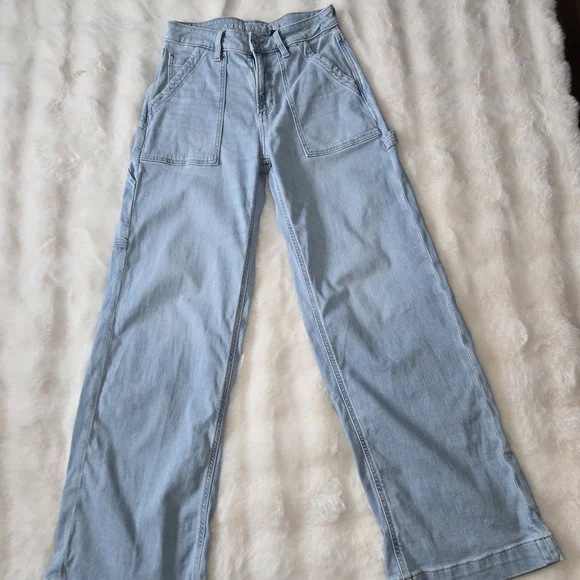 American Eagle Super High Rise Baggy Wide Leg Light Wash Jeans - Picture 2 of 9